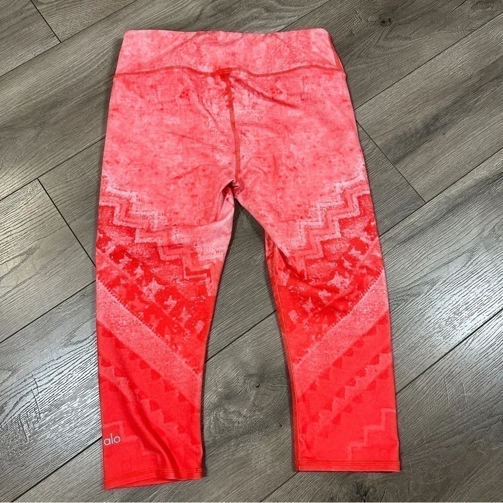 ALO Yoga Airbrush Poppy Gym Workout Capri Casbah Print Legging size Medium